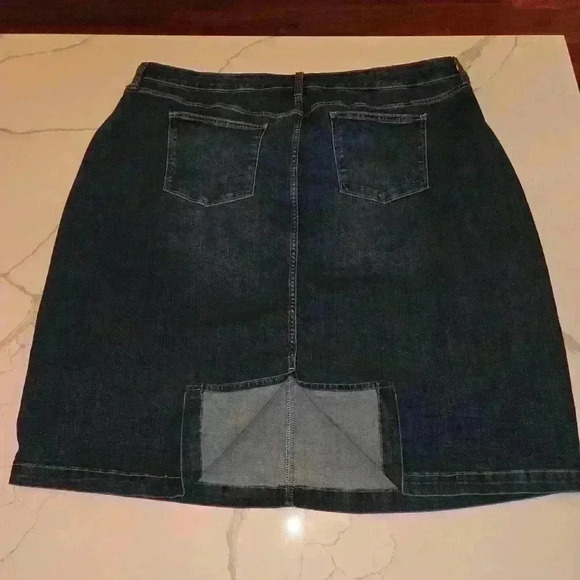 NWT St. Johns Bay Womens Plus Secretly Slender Button Fly Jean Skirt Size 22W - Picture 2 of 11